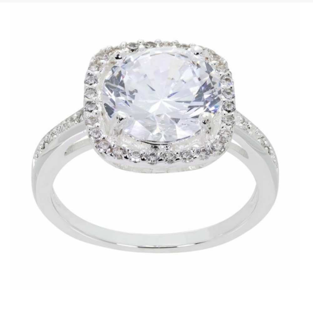 Round Halo Diamond Ring